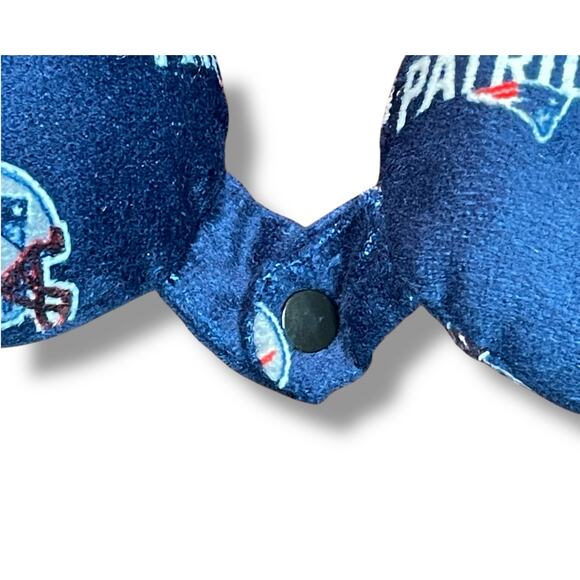 New England Patriots Neck Pillow Travel Plane Car NFL Vacation Blue Snap Closure - Picture 4 of 9